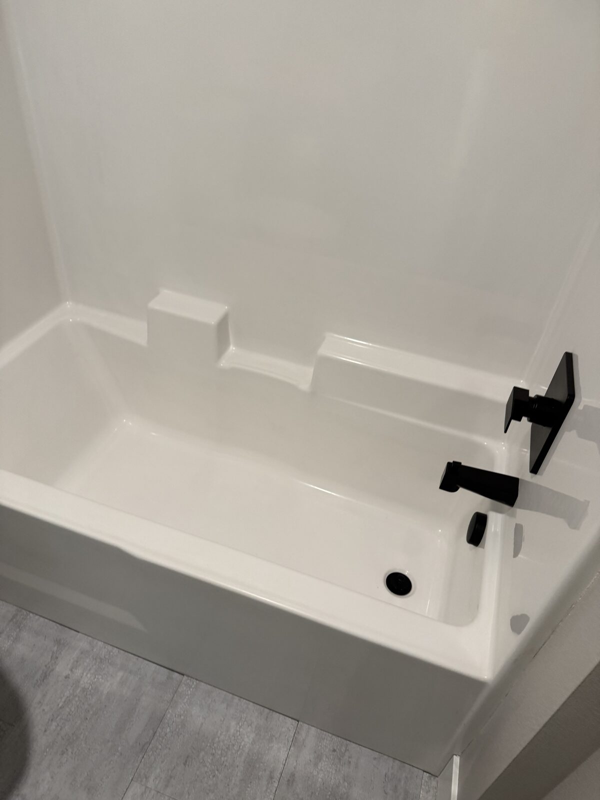 Bathtub after deep cleaning